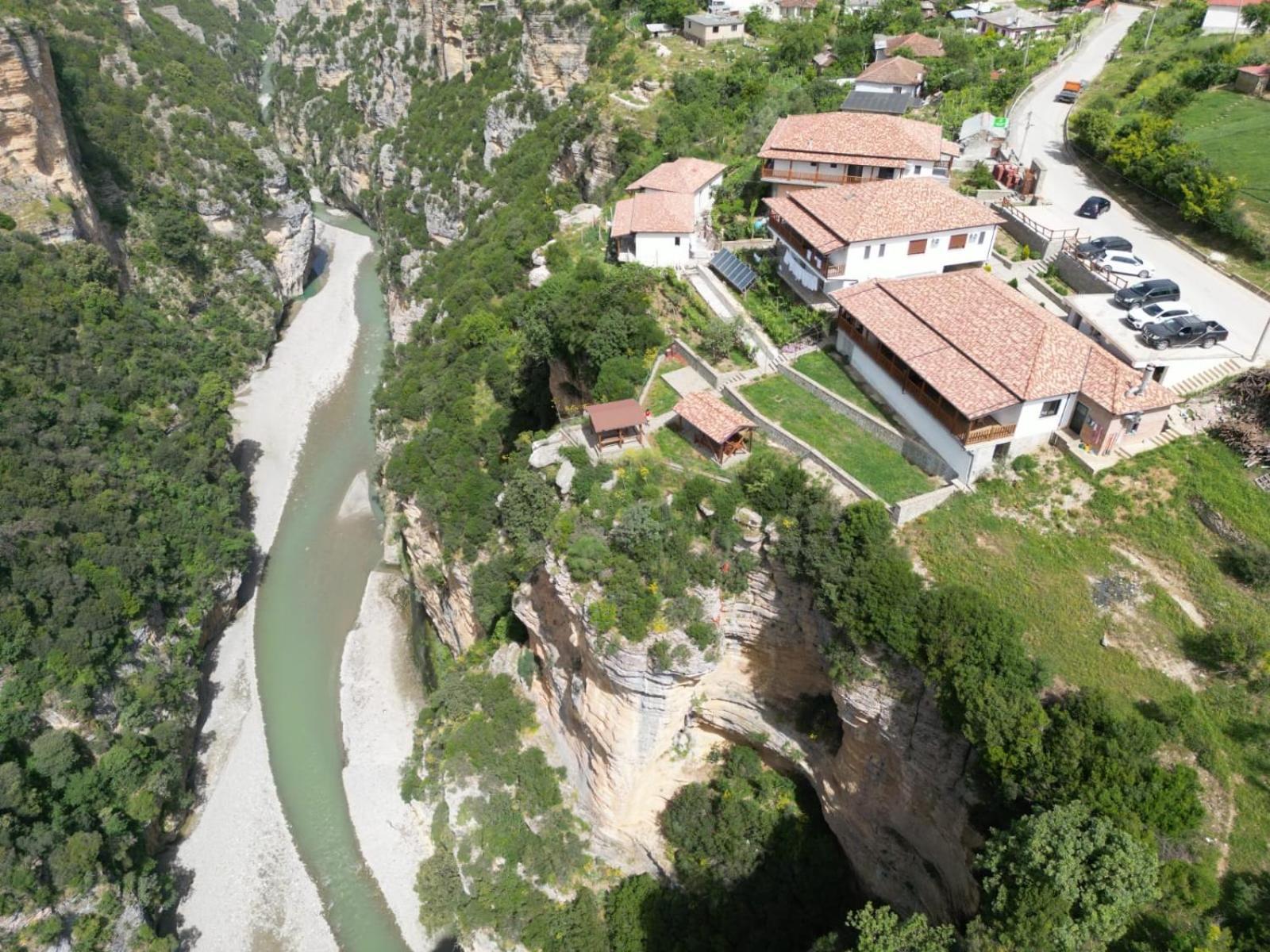 Guest House Bracaj Corovode Экстерьер фото