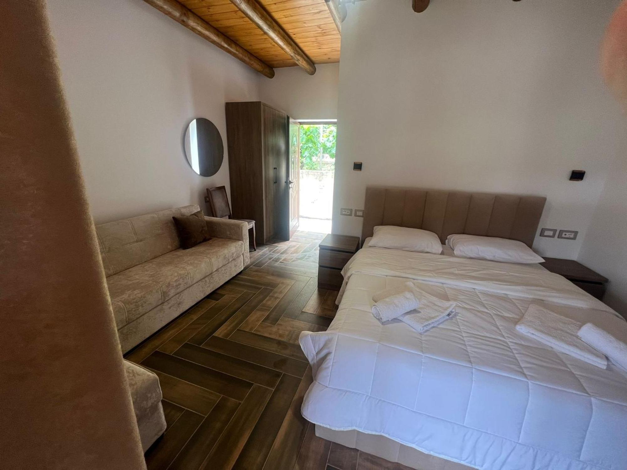 Guest House Bracaj Corovode Экстерьер фото