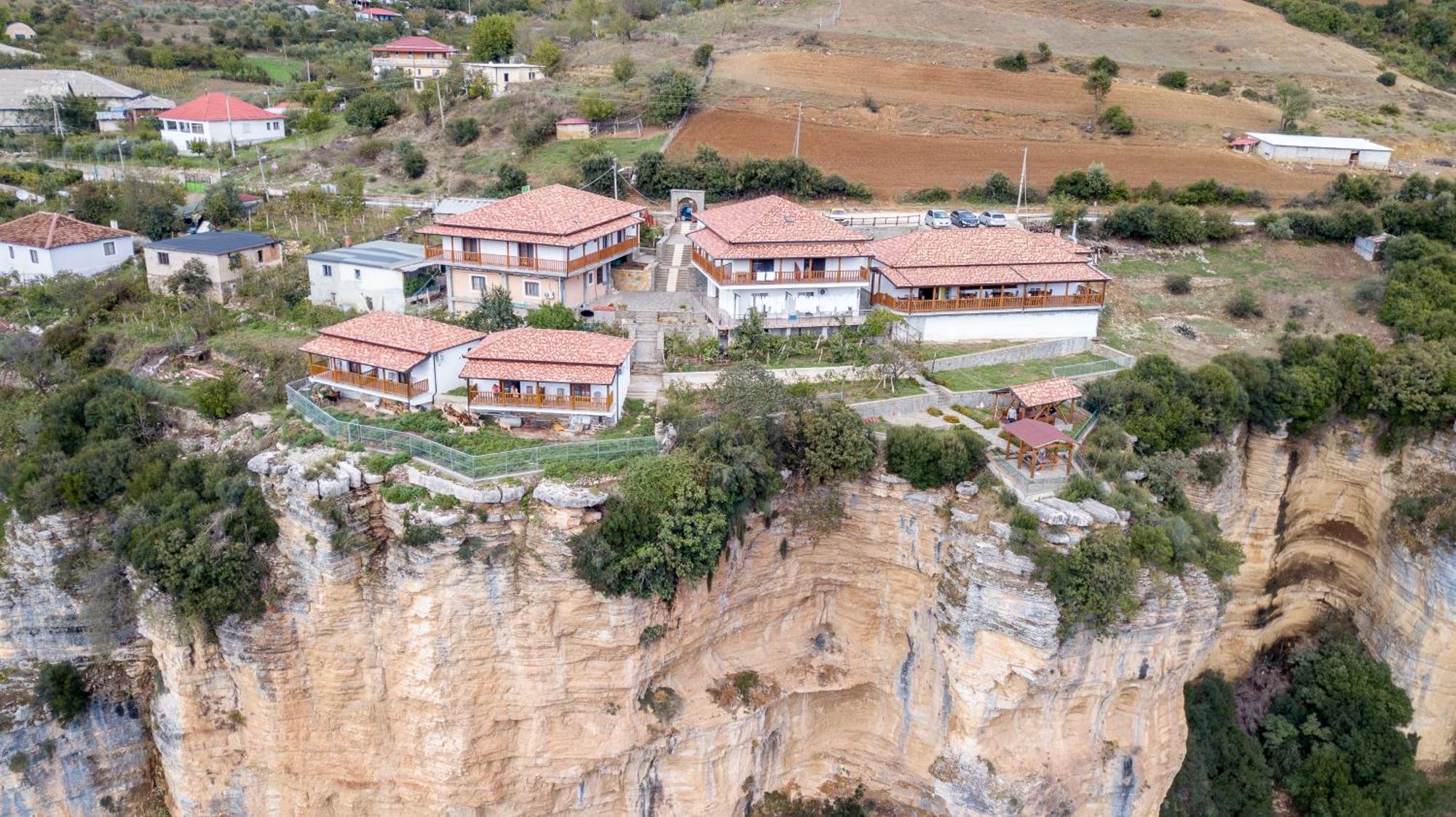 Guest House Bracaj Corovode Экстерьер фото